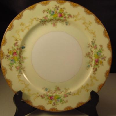 Meito Hand Painted Dinnerware 'Dalton' Pattern Approx 89 Pieces