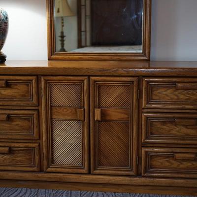 OAK DOUBLE DRESSER W/ MIRROR/CENTER CONCEALED DRAWERS /SIX DRAWERS