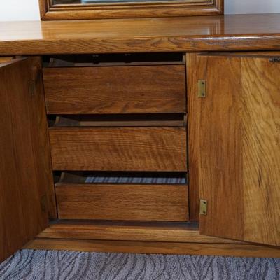 OAK DOUBLE DRESSER W/ MIRROR/CENTER CONCEALED DRAWERS /SIX DRAWERS