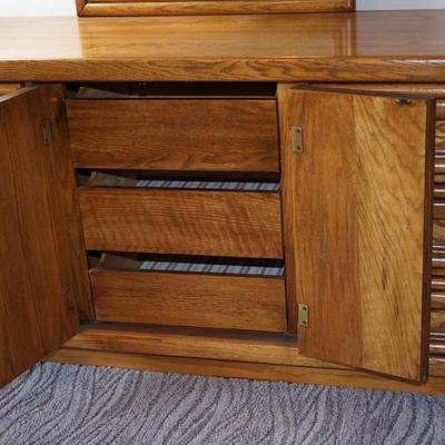 OAK DOUBLE DRESSER W/ MIRROR/CENTER CONCEALED DRAWERS /SIX DRAWERS