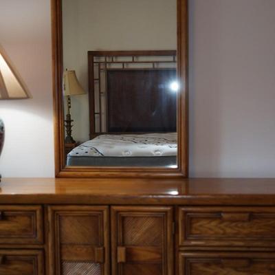 OAK DOUBLE DRESSER W/ MIRROR/CENTER CONCEALED DRAWERS /SIX DRAWERS