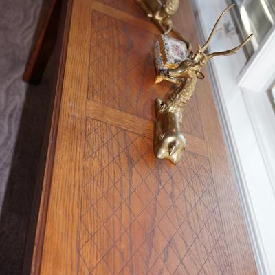 OAK HALL TABLE OF GOOD DESIGN TOP HAS A NICE INLAY- NATURAL FINISH