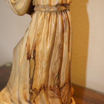 BEAUTIFULLY CARVED JESUS CARRYING THE CRUCIFIX OLIVE WOOD