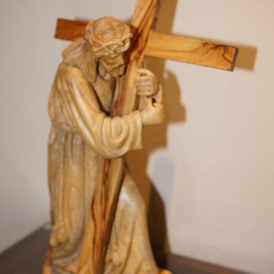 BEAUTIFULLY CARVED JESUS CARRYING THE CRUCIFIX OLIVE WOOD