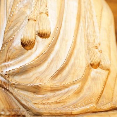 BEAUTIFULLY CARVED JESUS CARRYING THE CRUCIFIX OLIVE WOOD