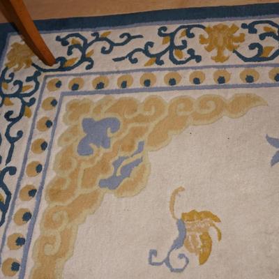CHINESE WOOL AREA RUG OF IVORY /GOLD /BLUES 106" 142"