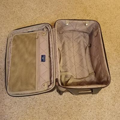 DOCKERS 2 PIECES OF LUGGAGE ON WHEELS