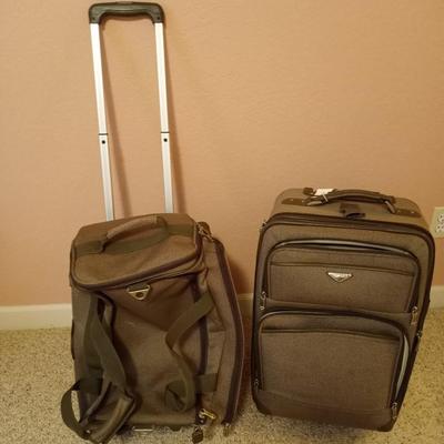 DOCKERS 2 PIECES OF LUGGAGE ON WHEELS