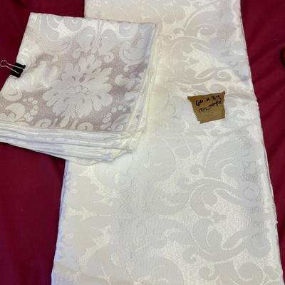 Tablecloth and 6 napkins
