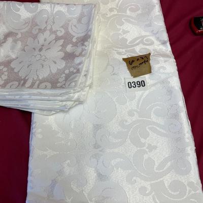 Tablecloth and 6 napkins