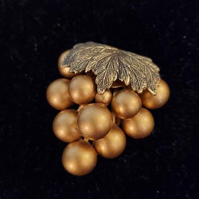 Art Deco Faux Pearl pin