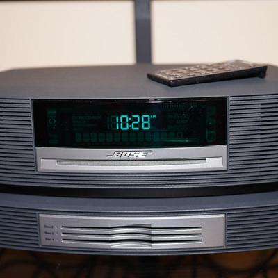 BOSE RADIO WITH CD PLAYER. REMOTE / BLACK. EXCELLENT SOUND