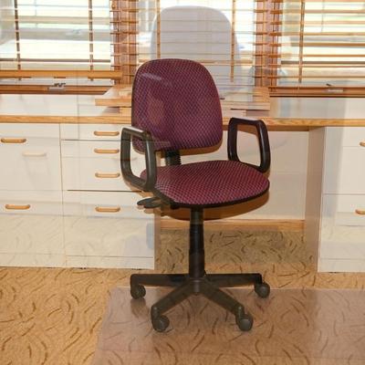 EXCELLENT WHITE LAMINTE /OAK TRIM/ EIGHT DRAWER /CRAFT OR ART TABLE.