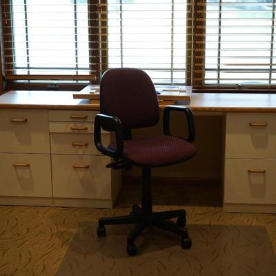 EXCELLENT WHITE LAMINTE /OAK TRIM/ EIGHT DRAWER /CRAFT OR ART TABLE.