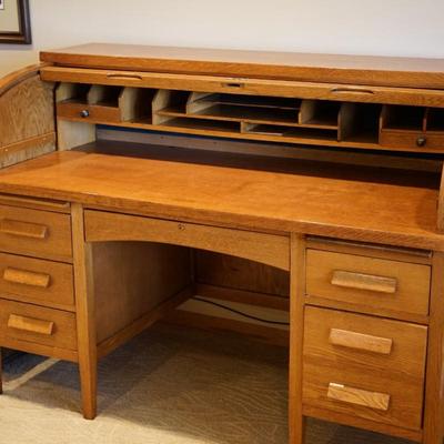 ANTIQUE REFINISHED OAK OFFICE DESK/ HAS A ROLL TOP / OR USE AS FLAT TOP DESK