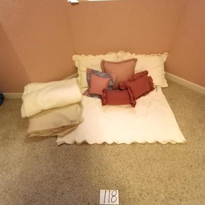 QUEEN SIZE BEDSPREAD, THROW PILLOWS AND BLANKETS