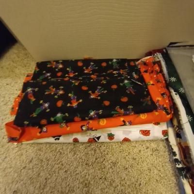 SEWING MATERIAL, PLASTIC QUILT TEMPLATES AND TOTE BAG