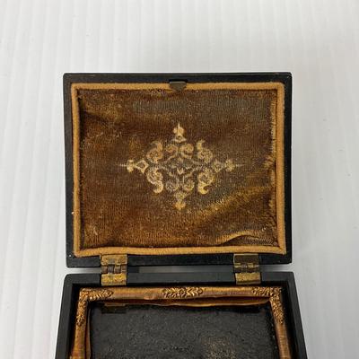 1063 Antique Daguerreotype Picture Frame in Hardcase with Velvet Lining