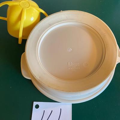 Vintage Pooh Childrenâ€™s Dinnerware