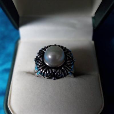 STERLING SILVER RING WITH GENUINE PEARL