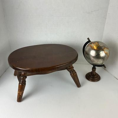 1083 Small Desk Globe with Oval Wooden Stool