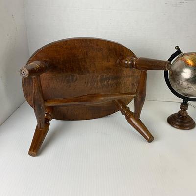 1083 Small Desk Globe with Oval Wooden Stool