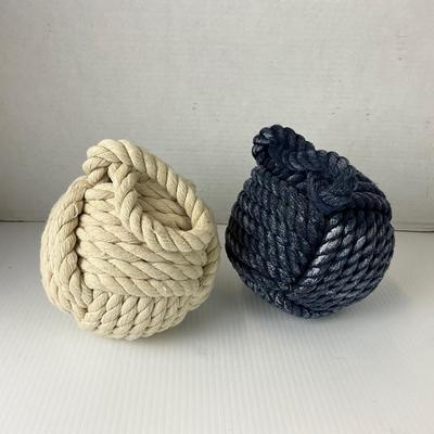 1086 Two Knot Doorstops