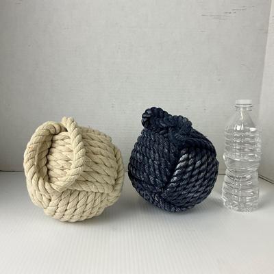 1086 Two Knot Doorstops