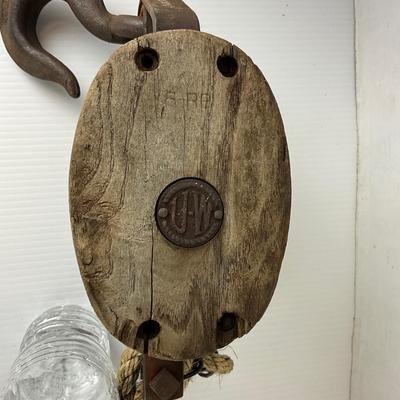 1087 Vintage Pulley Block with Rope