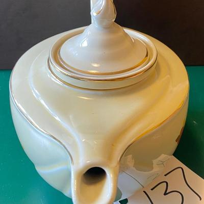 Hallâ€™s Superior Jewel Tea Aladdin Teapot