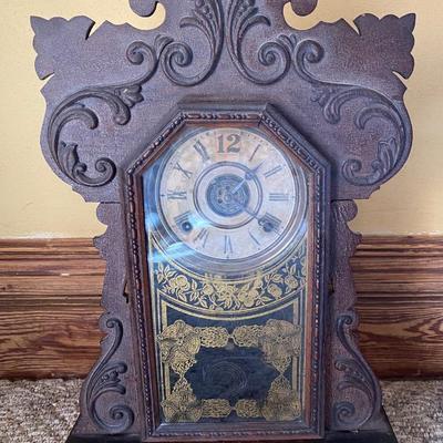 Beautiful Antique Clock w/ Key and instructions