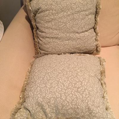 NWT floral pillow set