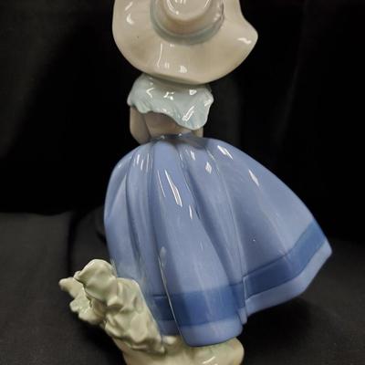 Lladro -Pretty Pickings