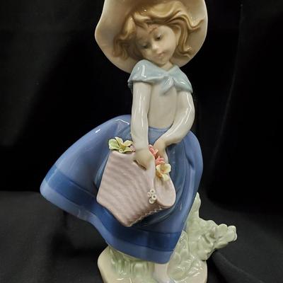 Lladro -Pretty Pickings