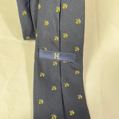 1220 Vintage HERMES #24 Mens Tie