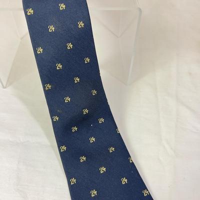 1220 Vintage HERMES #24 Mens Tie