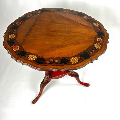 1164 Antique Hand Painted Drop Leaf Centre Table by Shaw Furniture Co. Cambridge, Massachusetts