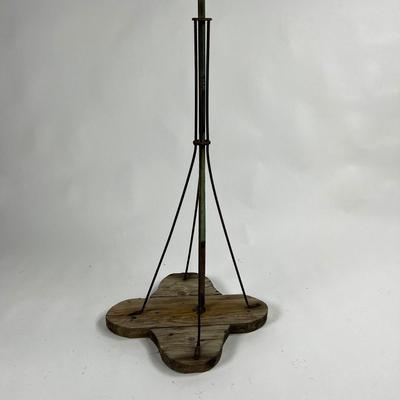1165 Folk Art Rooster on Metal Stand/Wood Base 5-ft