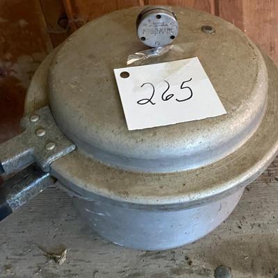 Vintage Mirro 4 Quart Pressure Cooker