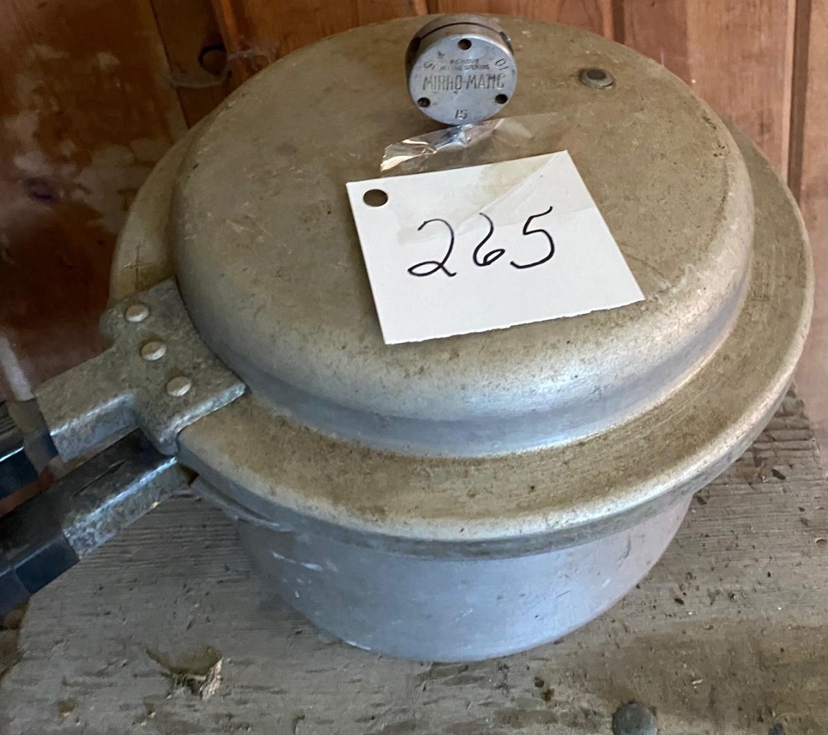 Vintage Mirro 4 Quart Pressure Cooker