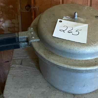 Vintage Mirro 4 Quart Pressure Cooker