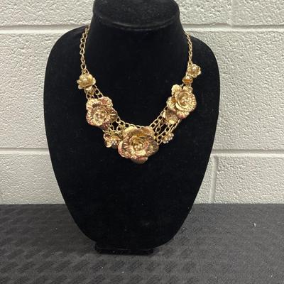 Simple Elegant Pearl Flower Golden necklace