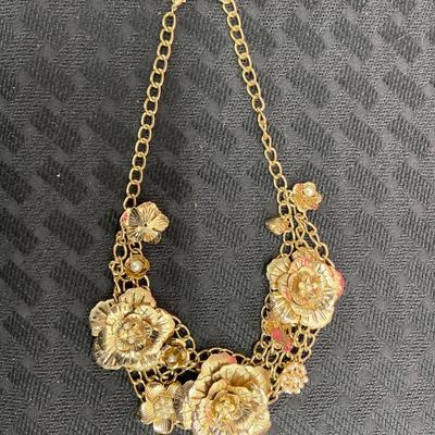 Simple Elegant Pearl Flower Golden necklace