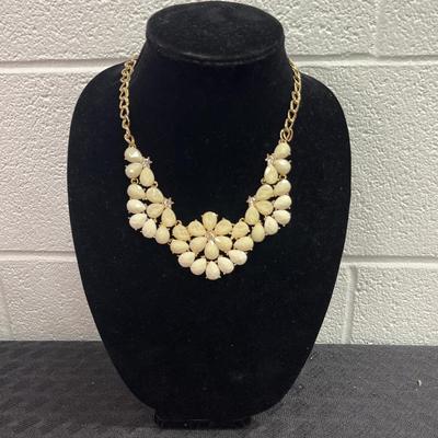 White chunky flower necklace