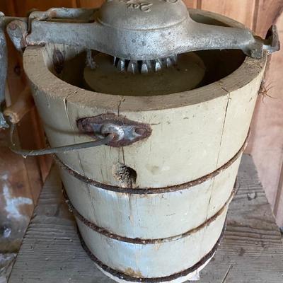 Vintage 2Qt Artic Freezer