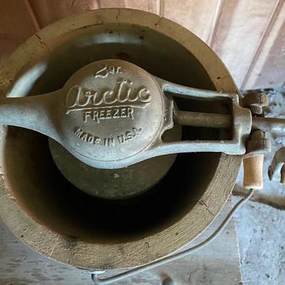 Vintage 2Qt Artic Freezer