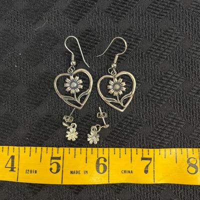 Beautiful floral fashion earrings