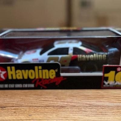 RACING CHAMPIONS 1997 ERNIE IRVAN HAVOLINE #28 DIE CAST BANK 1:24 SCALE "NIB"
