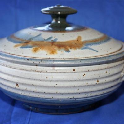 EXCELLENT CRAFTED SIDE DISH /SOUP TUREEN W/ 6 BOWLS HAND CRAFTED POTTERY IN EARHTONES