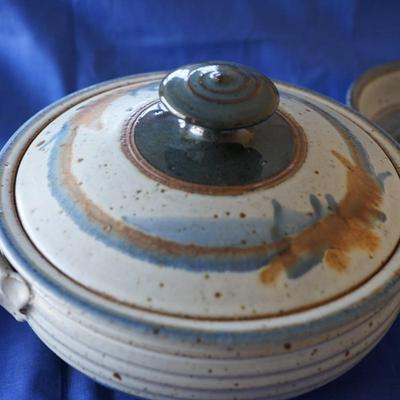 EXCELLENT CRAFTED SIDE DISH /SOUP TUREEN W/ 6 BOWLS HAND CRAFTED POTTERY IN EARHTONES